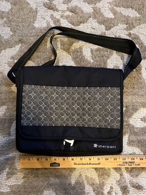 Sherpani Black Messenger Bag with Gray Patterned Panel